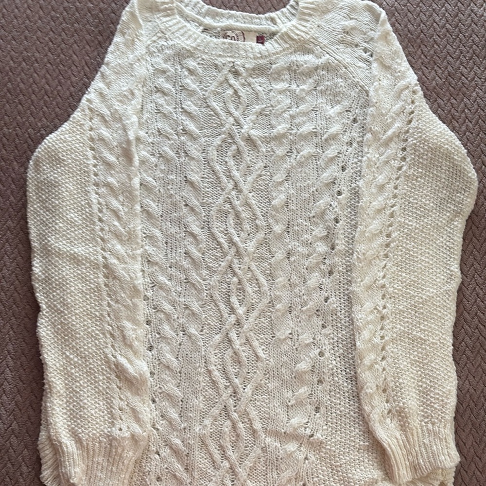 Junior’s sweater Size Large Color Ivory